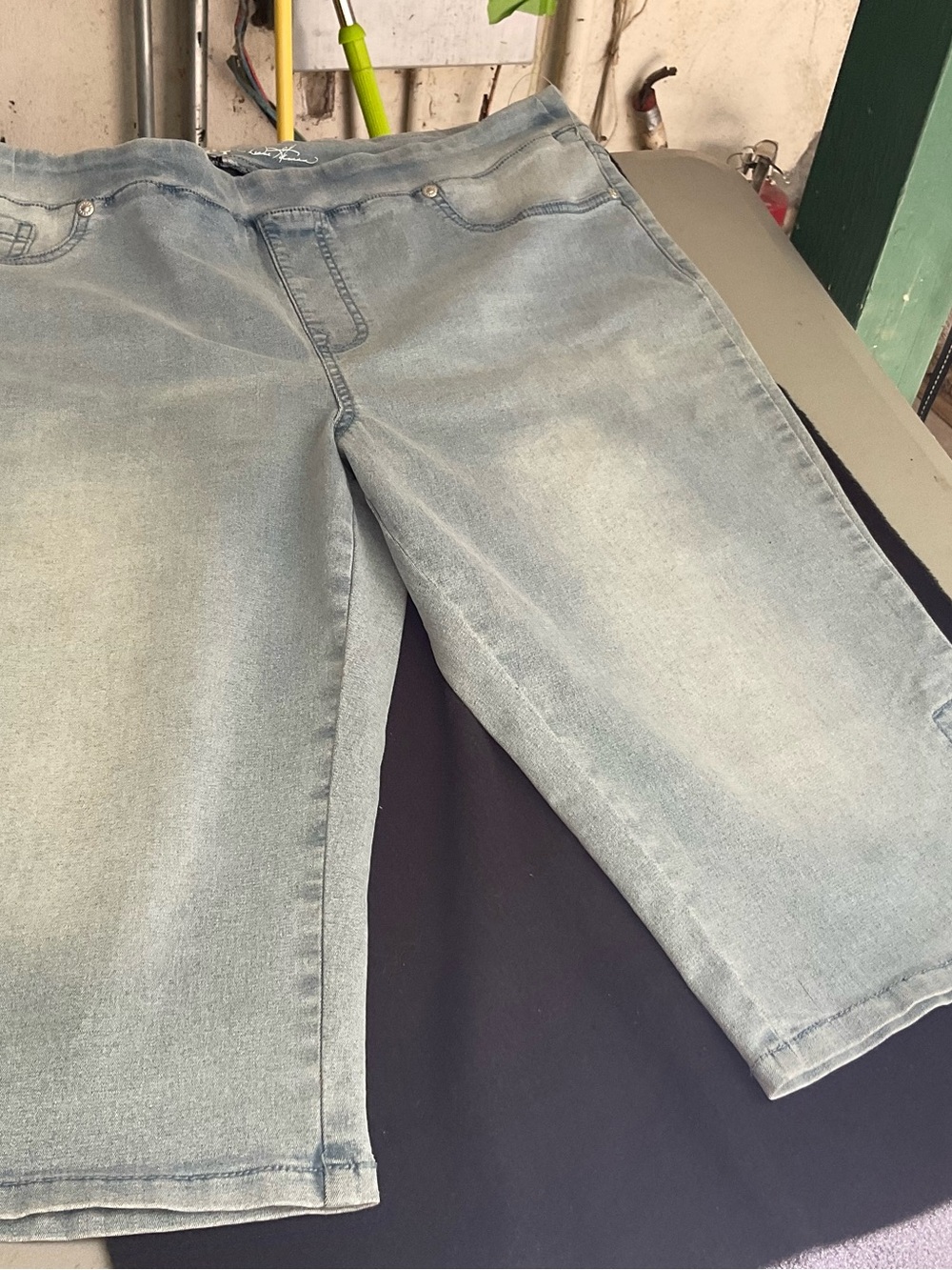 10-2026-DG2 by Diane Gilman Light Wash Straight Leg Women’s  knee length Jeans